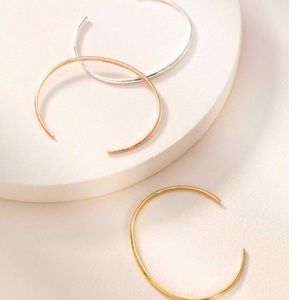 Stella and Dot Essential Hammered Cuff Set.